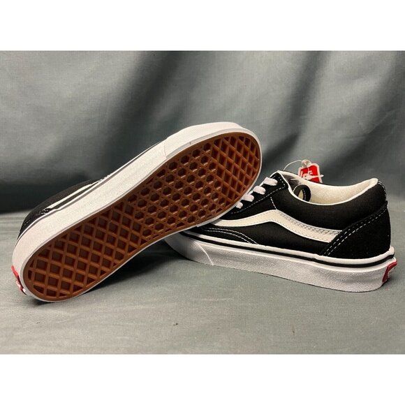 Vans boys Old Skool Casual Sneakers Canvas Black White Size 5.5 NEW IN BOX! - Picture 2 of 6